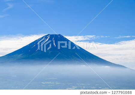 A spectacular view of the summer sky and Mt. Fuji - Ryugatake Observatory, Yamanashi Prefecture 127791088