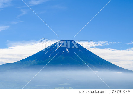 A spectacular view of the summer sky and Mt. Fuji - Ryugatake Observatory, Yamanashi Prefecture 127791089