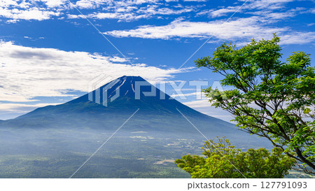 A spectacular view of the summer sky and Mt. Fuji - Ryugatake Observatory, Yamanashi Prefecture 127791093