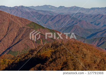 Late autumn mountain ranges seen from Hinokiboramaru in Tanzawa and Mount Kobushin in Okuchichibu Late autumn mountain ranges seen from Hinokiboramaru in Tanzawa and Mount Kobushin in Okuchichibu 127791988