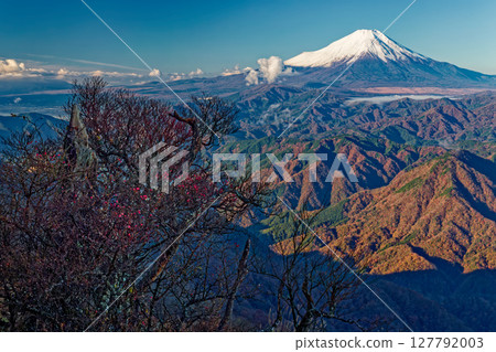 Fuji seen from Tanzawa · Hinokudo Maru in late autumn 127792003