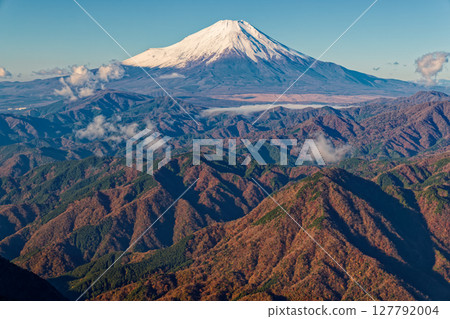 View of the mountains and Mt. Fuji in late autumn from Hinokiboramaru in Tanzawa 127792004