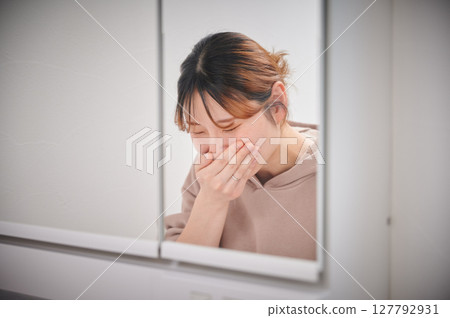患有孕吐的女性、孕婦、產婦 患有孕吐的女性、孕婦、產婦 127792931