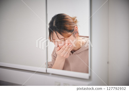 患有孕吐的女性、孕婦、產婦 患有孕吐的女性、孕婦、產婦 127792932