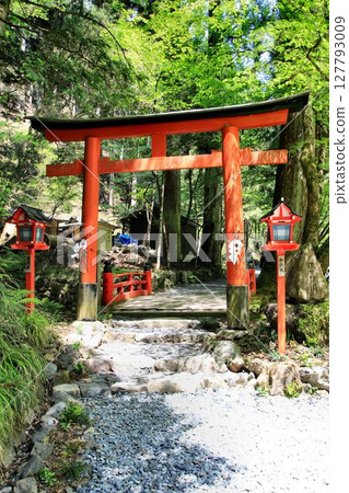 Located along the Kibune River, the source of the Kamo River in Kyoto... Located along the Kibune River, the source of the Kamo River in Kyoto... 127793009