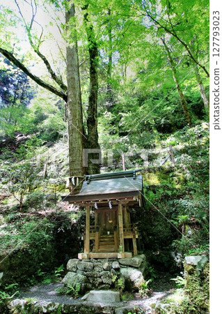 Located along the Kibune River, the source of the Kamo River in Kyoto... Located along the Kibune River, the source of the Kamo River in Kyoto... 127793023