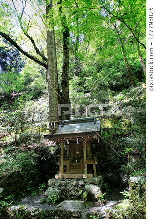 位於京都鴨川源頭貴船川沿岸... 127793025