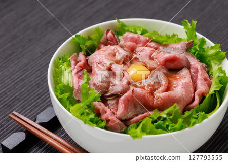 Roast beef bowl 127793555