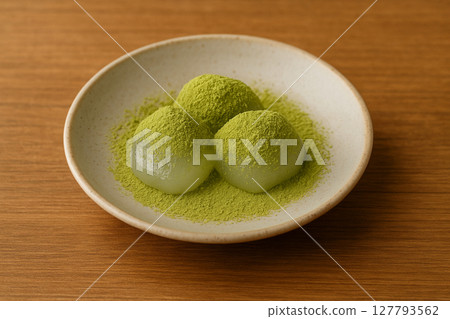 Matcha and soybean flour-covered warabi mochi on a plate 127793562