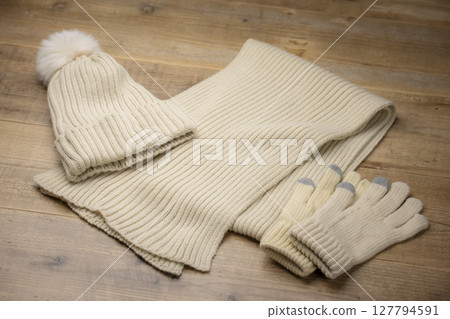 Warm winter knit accessory set 127794591