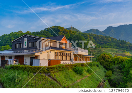 (Miyazaki Prefecture) Hinokage Town, Roadside Station Seiunbashi Bridge illuminated by the morning sun (Miyazaki Prefecture) Hinokage Town, Roadside Station Seiunbashi Bridge illuminated by the morning sun 127794970