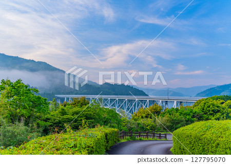 Seiunbashi Bridge as seen from Seiunbashi Park in Hinokage Town, Miyazaki Prefecture Seiunbashi Bridge as seen from Seiunbashi Park in Hinokage Town, Miyazaki Prefecture 127795070