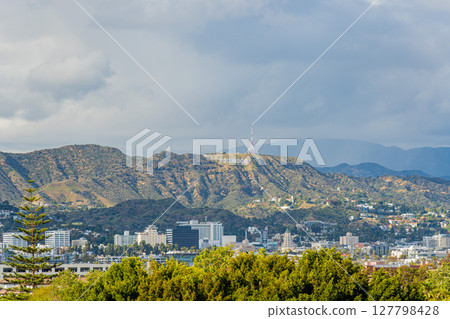 Hollywood streetscape in Los Angeles, USA 127798428