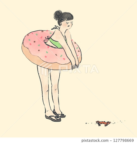 夏天，海灘上一位身穿泳衣、手拿游泳圈的女子 127798669