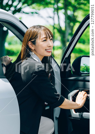 汽車和女人/女商人 127799051