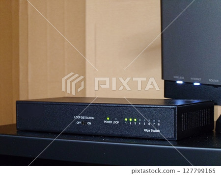 Switching hub 127799165