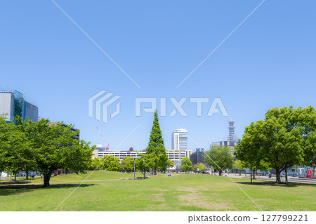 大分站前的公園景色,天空蔚藍 大分站前的公園景色,天空蔚藍 127799221