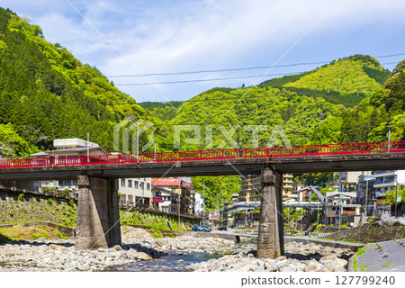 Tsuetate Onsen and the Red Bridge in Oguni Town, Kumamoto Prefecture Tsuetate Onsen and the Red Bridge in Oguni Town, Kumamoto Prefecture 127799240