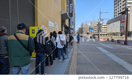 排隊的人 127799716