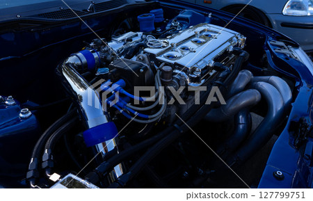 汽車引擎、改裝車的引擎蓋下、調音機 127799751