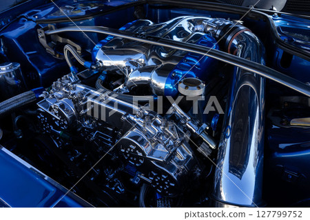 汽車引擎、改裝車的引擎蓋下、調音機 127799752