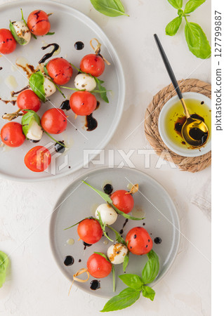 Traditional Italian salad- caprese salad skewer 127799887
