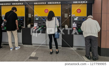 購買投注票的人 | 在自動售票機上投票 127799905