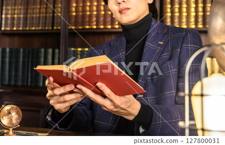 閱讀 看書 書架 127800031