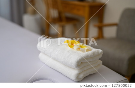 esthetic, rubdown, foot massage 127800032