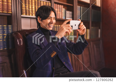 Man with smartphone 127800262
