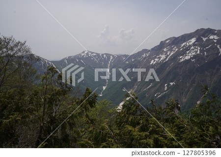 Tanigawadake, Gunma Prefecture: Arriving at Tenjin Pass by mountain lift from Tenjindaira Station, looking towards Tanigawadake and Mantaroyama, May 21, 2025 127805396