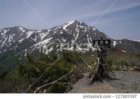 Tanigawadake, Gunma Prefecture: Arriving at Tenjin Pass from Tenjindaira Station by mountain lift. Seeing the remaining snow on Tanigawadake. May 21, 2025 127805397