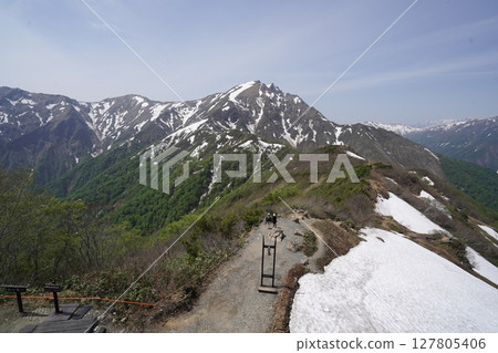 群馬縣谷川岳。從天神平站搭乘登山纜車抵達天神峠。從觀景台眺望谷川岳。 2025年5月21日。 127805406