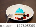 藍色生起司蛋糕和莓果 127805565