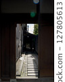 Toyama city where you can see quaint Japanese architecture 127805613