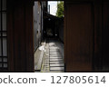 Toyama city where you can see quaint Japanese architecture 127805614