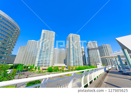 [Kanagawa Prefecture] May - Want to live in the hugely popular Minato Mirai area of Yokohama? 127805625