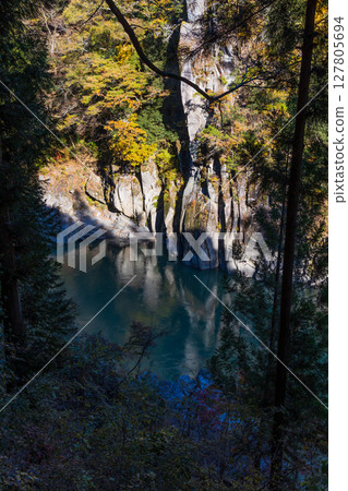 Autumn in Iida City, Nagano Prefecture - Autumn leaves at Tenryukyo Gorge Autumn in Iida City, Nagano Prefecture - Autumn leaves at Tenryukyo Gorge 127805694