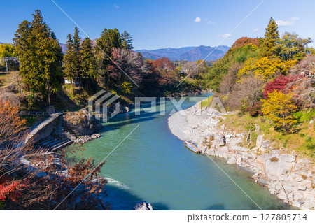 Autumn in Iida City, Nagano Prefecture - Autumn leaves at Tenryukyo Gorge Autumn in Iida City, Nagano Prefecture - Autumn leaves at Tenryukyo Gorge 127805714
