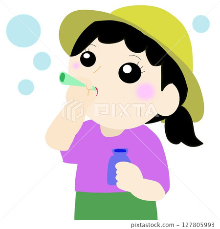 一個女孩手裡拿著泡泡液吹泡泡 127805993