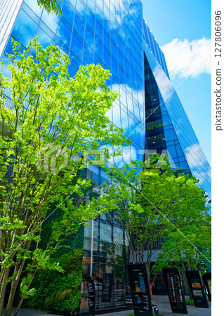 Daimyo Garden City with young leaves and fresh greenery 127806096