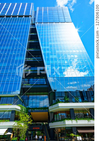 嫩葉新綠的大名庭園城市 嫩葉新綠的大名庭園城市 127806100