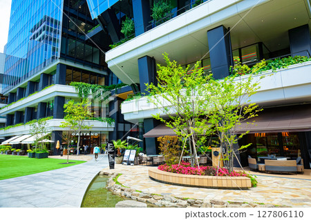 嫩葉新綠的大名庭園城市 127806110