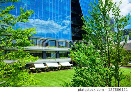 Daimyo Garden City with young leaves and fresh greenery 127806121