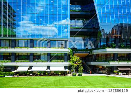 嫩葉新綠的大名庭園城市 127806126