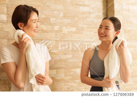 做瑜伽的女人 做瑜伽的女人 127806389