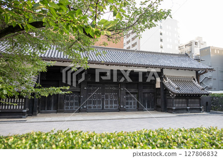 東京現存的武士宅邸大門 127806832