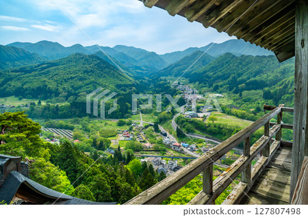 山形立石寺:從五大堂眺望山麓的壯麗景色 山形立石寺:從五大堂眺望山麓的壯麗景色 127807498