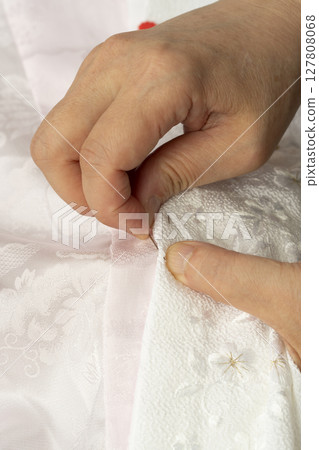 Sew the half-collar onto the collar of the kimono Sew the half-collar onto the collar of the kimono 127808068