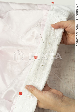 Sew the half-collar onto the collar of the kimono Sew the half-collar onto the collar of the kimono 127808074